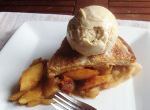 apple-pie-vanilla-ice-cream